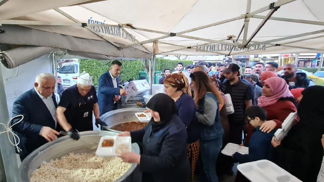 Başkan Özen, İftarda Muhtar ve Vatandaşlarla Buluştu