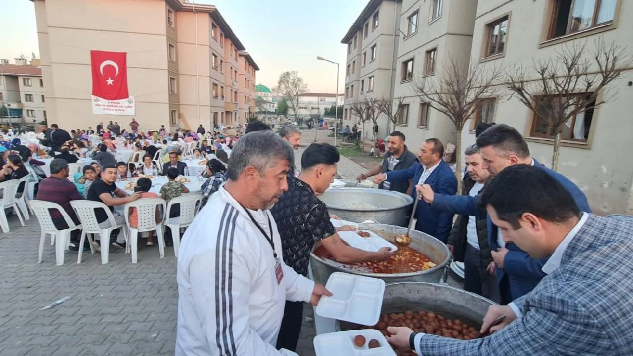 Romanlar Gününde Sapanca'da İftar Buluşması