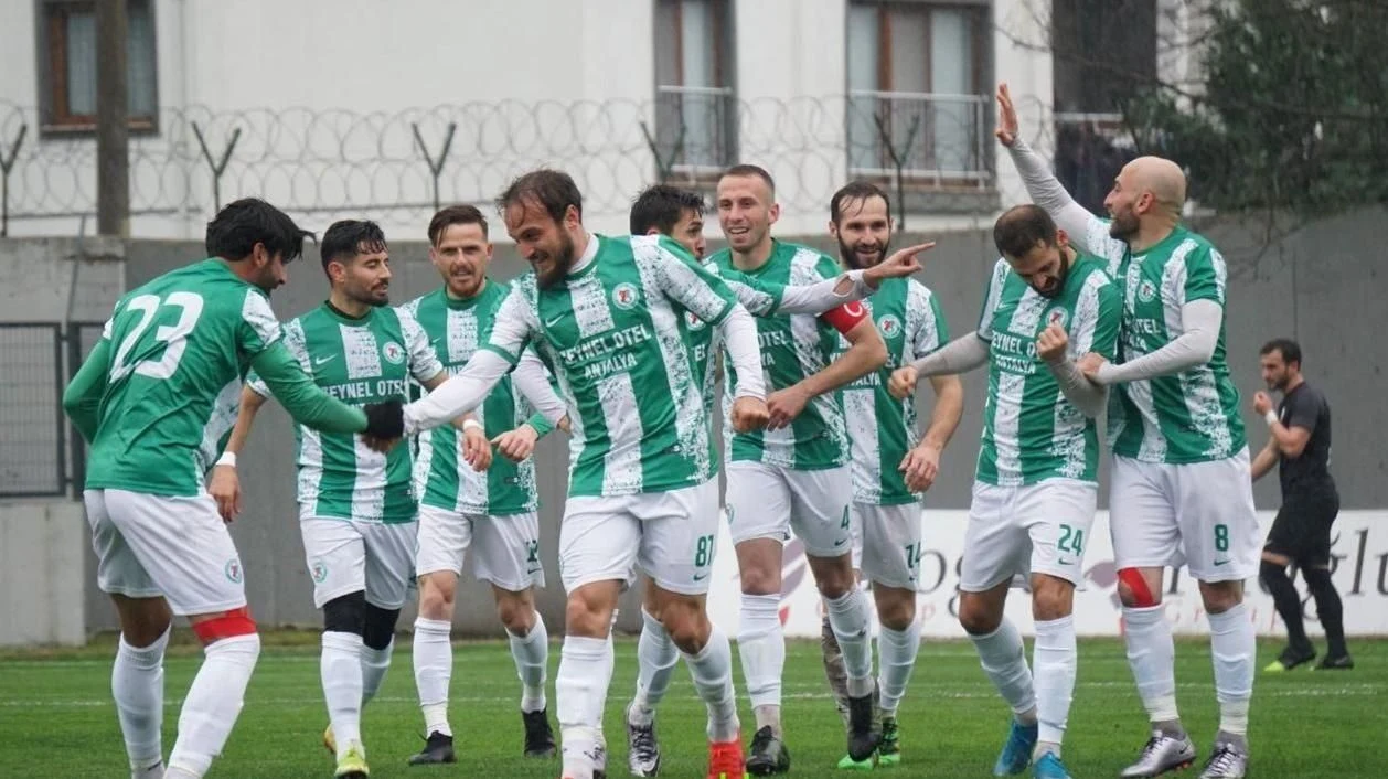 Son Hafta Öncesinde Sapanca Gençlikspor Geri Sayımda