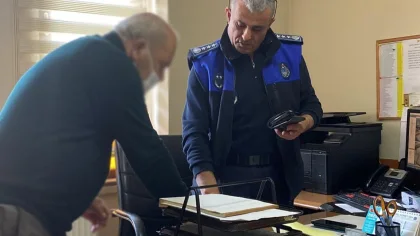 Para Dolu Cüzdanı Sahibine Teslim Etti