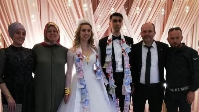 Komiser Hakan Dünya Evine Girdi