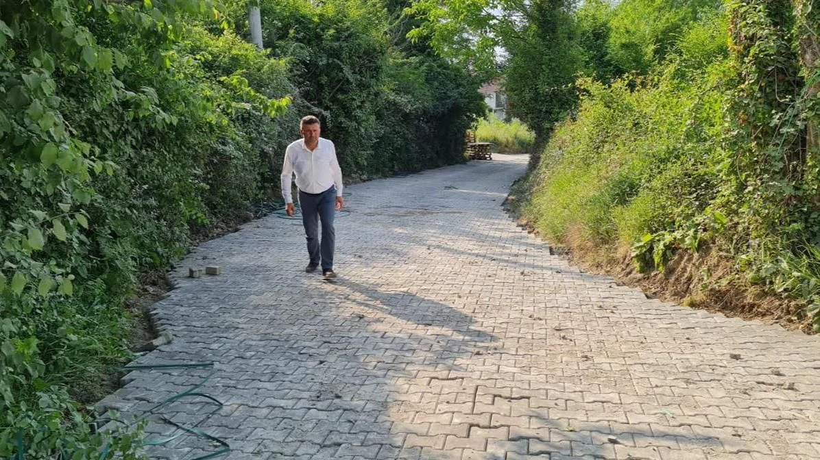 Sapanca'da Uzunkum Köyiçi Caddesi Yenileniyor