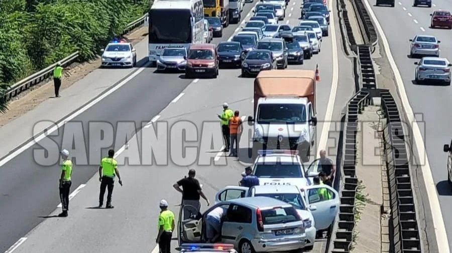 Sapanca'da Trafik Kazası: 2 Yaralı