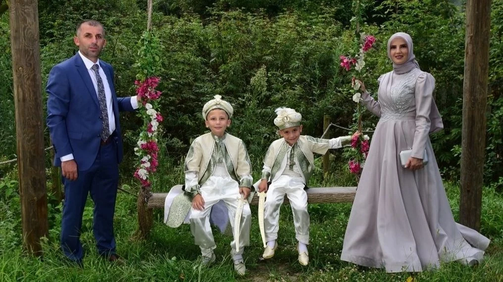 Abdulgafur Cevher Oğullarını Sünnet Ettirdi