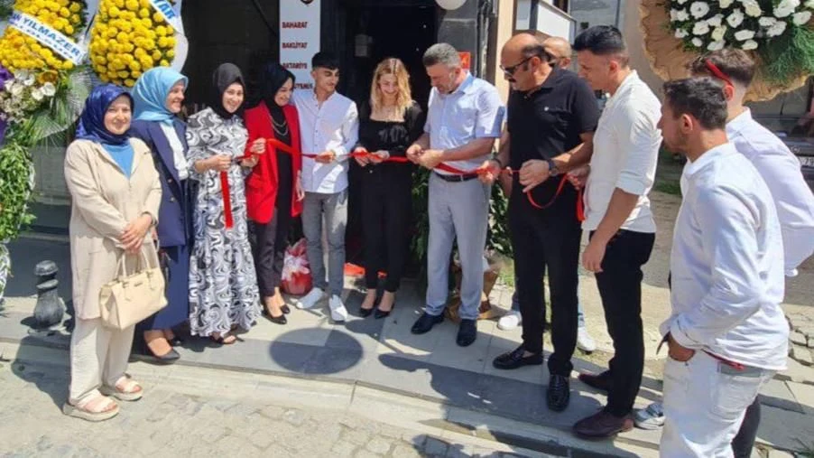 Şampiyon Sapanca'da Kafe Açtı