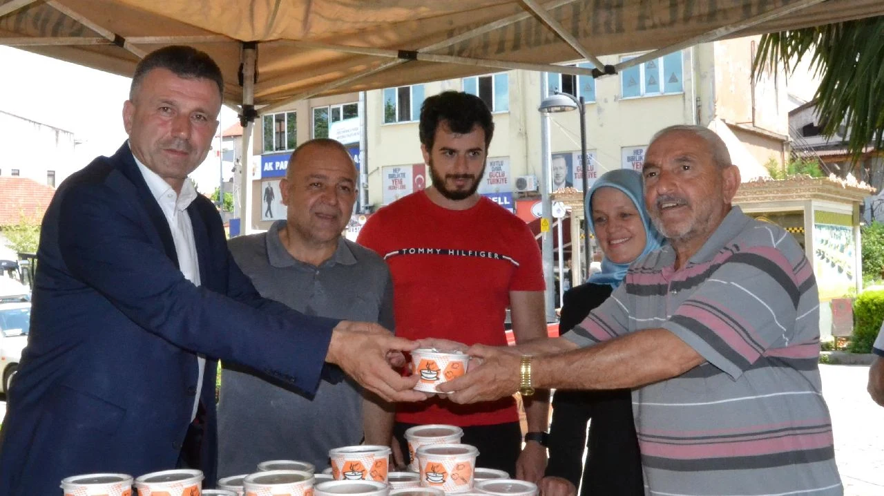 Sapanca Belediyesi 7 Bin Aşure Dağıttı
