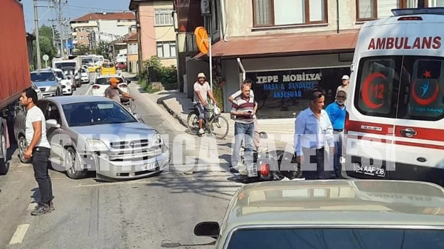 Sapanca'da Otomobil, Motosikletle Çarpıştı: 1 Yaralı