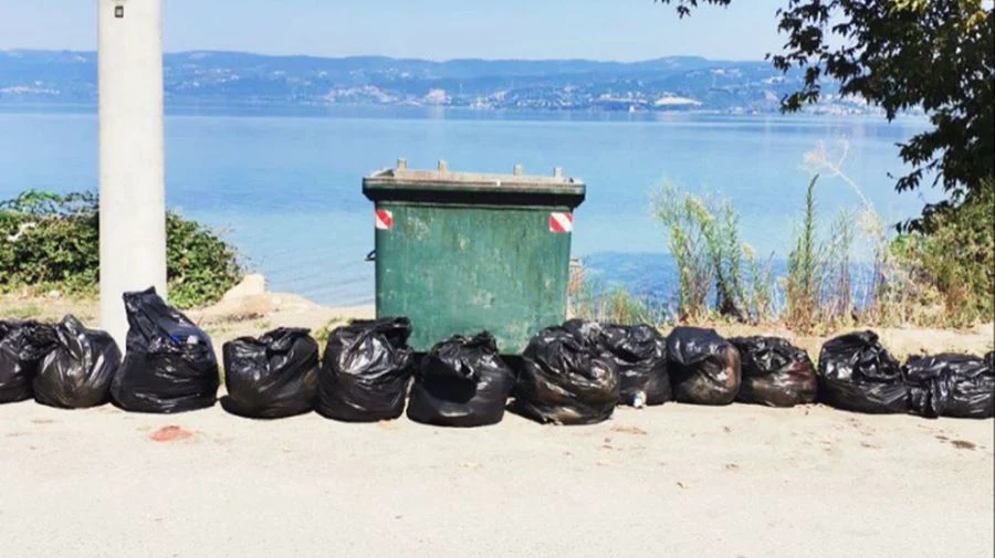 Sapanca Gölü Kıyısından 23 Torba Çöp Çıktı