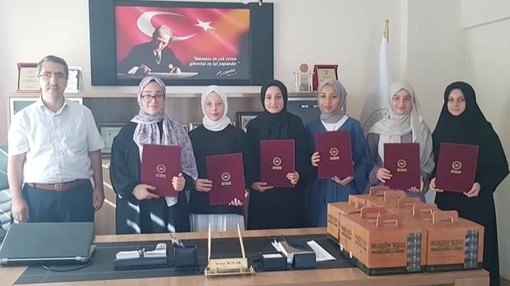 Sapanca'da Hafızlar Belgelerini Aldı