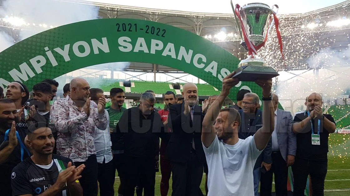 Sapancaspor Şampiyonluk Kupasını Aldı