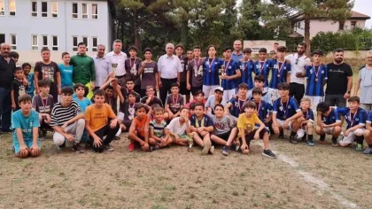 Sapanca'da Şampiyon Çayiçi Gençlikspor