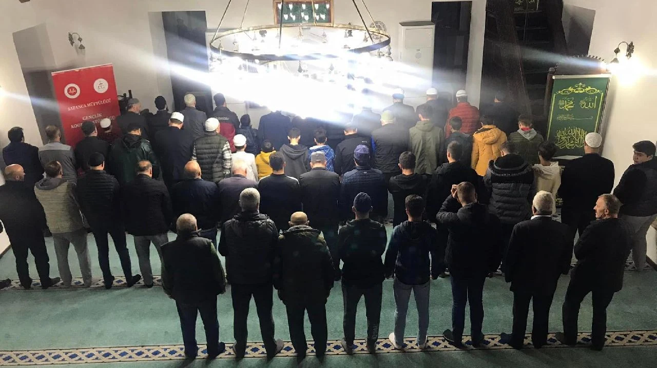 Sabah Namazı Buluşması Rüstempaşa'da Gerçekleşti