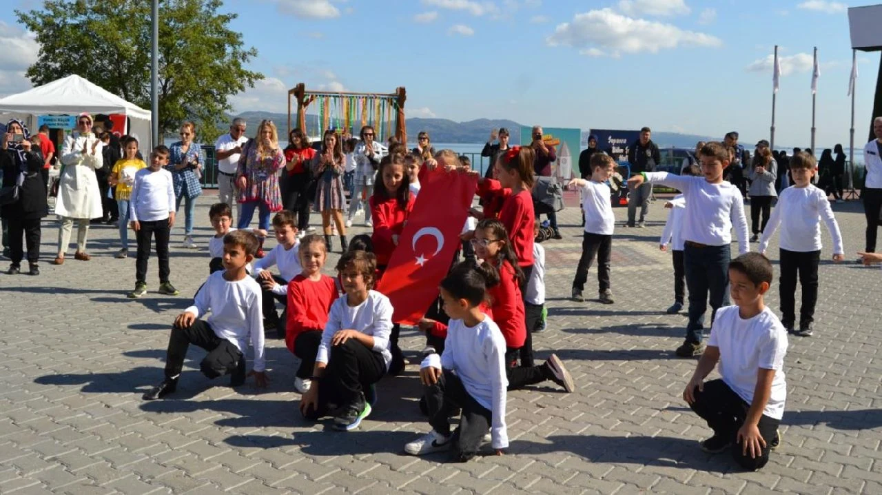 Sapanca Bilim Şenliği Renkli Görüntülerle Başladı