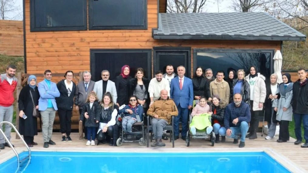 Şarkıcı Burak Bulut Sapanca'da Engelli Bireylerle Buluştu