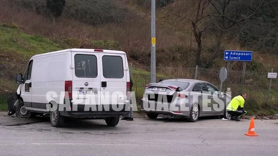 Otomobil ile Panelvan Çarpıştı: 4 Yaralı