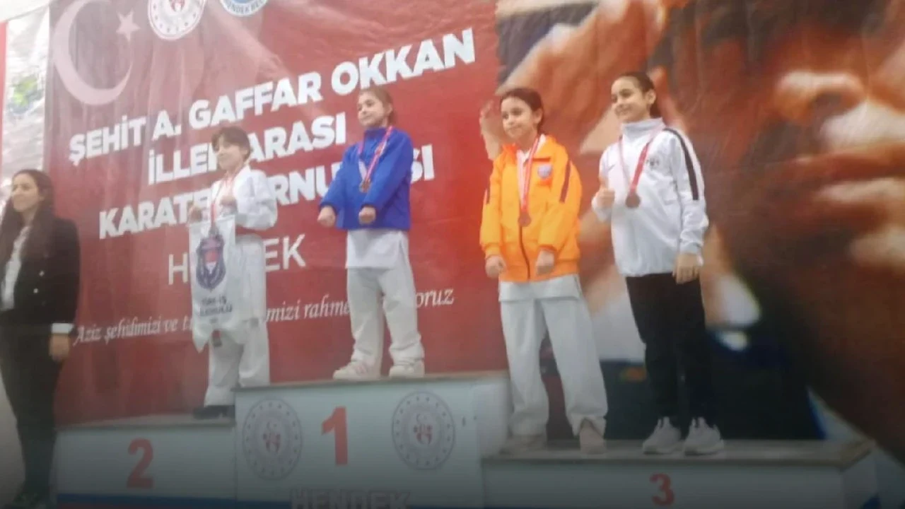 Sapanca Ayyıldız GSK Karate Takımından Anlamlı Madalya