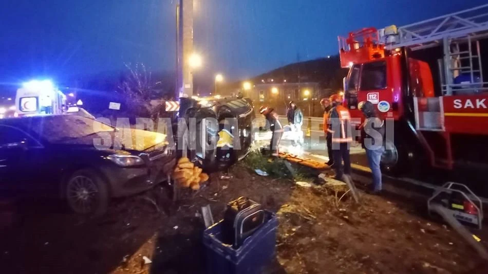 Deprem için Yola Çıkan Araç Sapanca'da Kaza Yaptı: 2 Yaralı