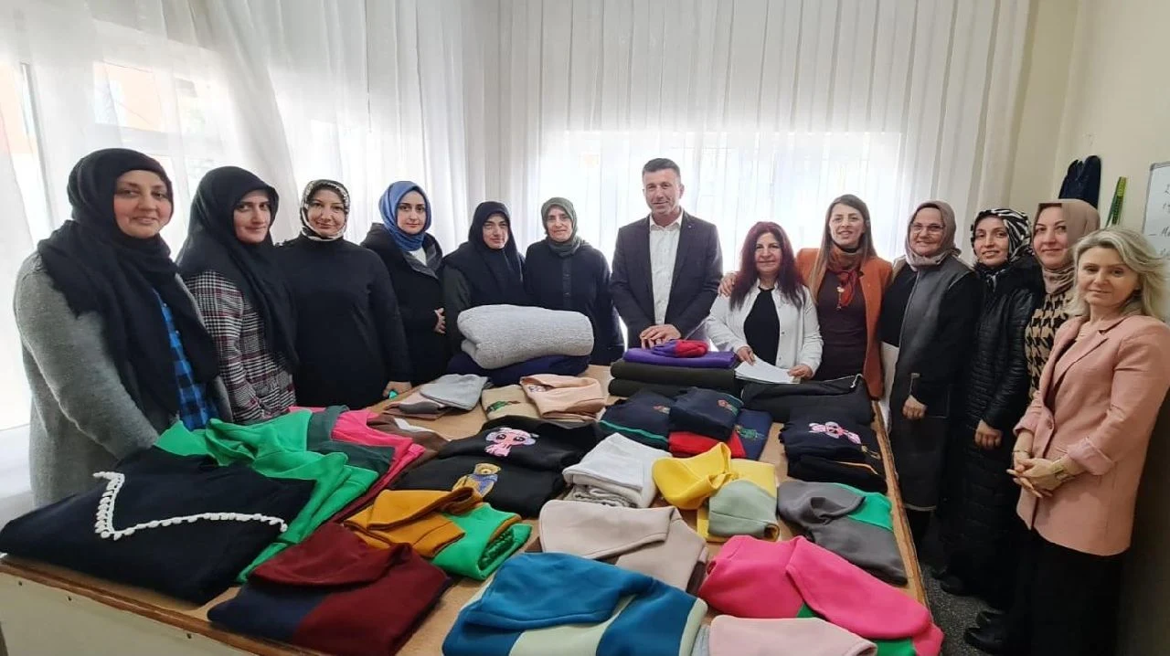 Sapancalı Kadınlar Depremzedeler için Üretiyor