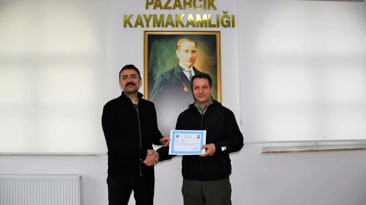 Deprem Bölgesi Koordinatör Kaymakamı Canpolat'a Başarı Belgesi