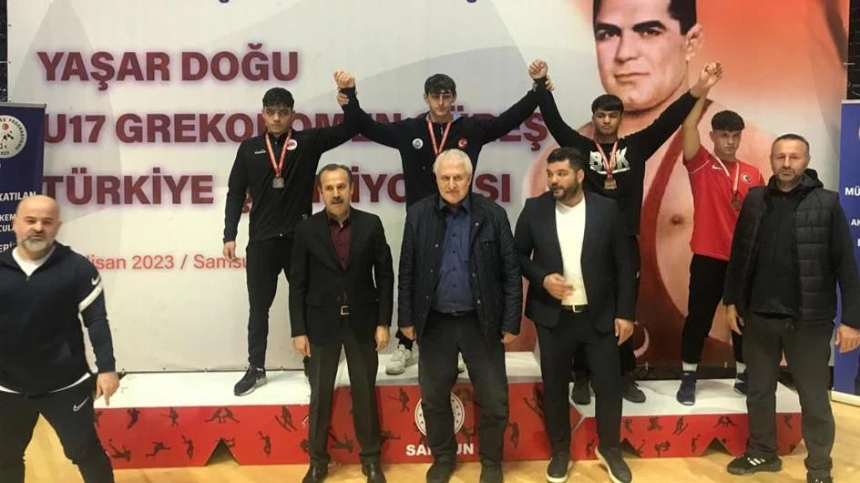 Emir Tuğra Dayal Güreşte Türkiye Şampiyonu Oldu