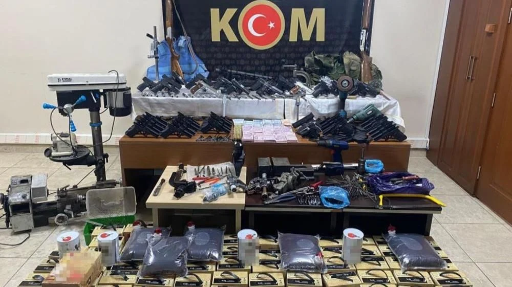 Polisten Silah ve Mühimmat Kaçakçılığı Operasyonu: 17 Gözaltı
