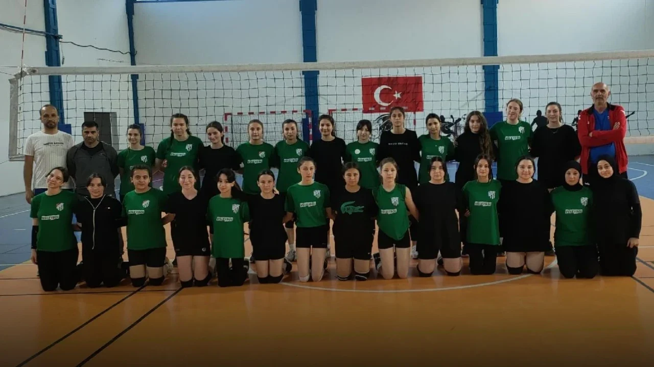 Sapanca Ayyıldız GSK Voleybol Takımında Çalışmalar Sürüyor