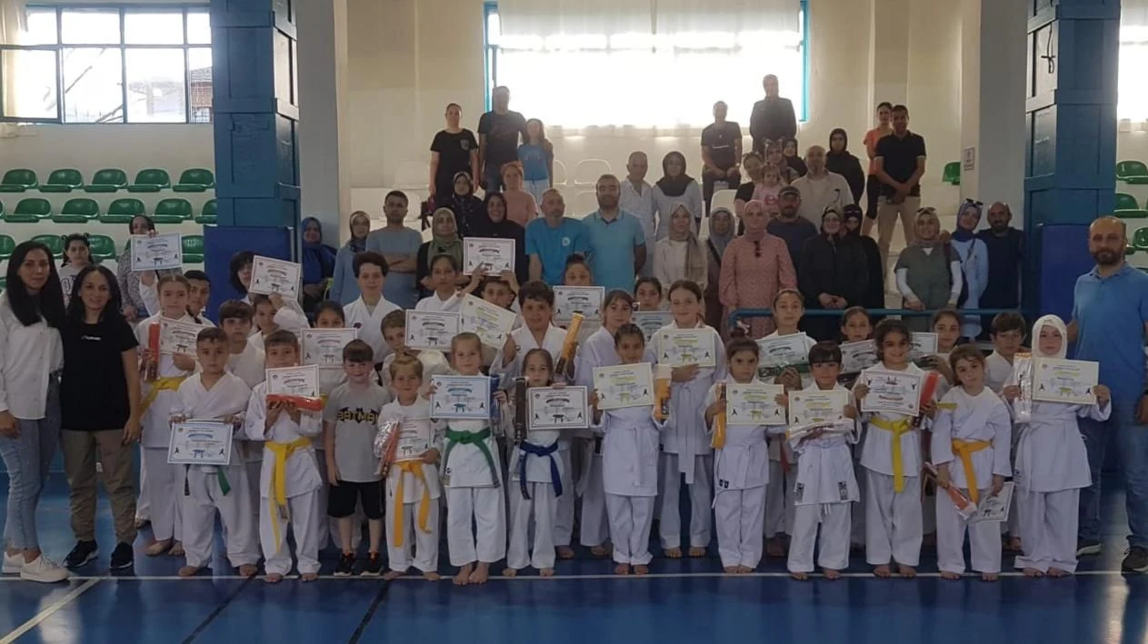 Sapanca'da Minik Karatecilerin Terfi Heyecanı