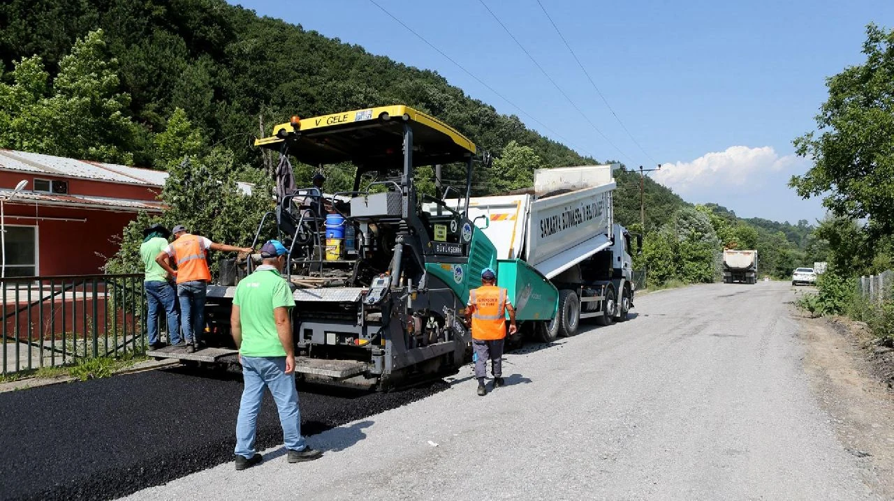 Büyükşehir, Sapanca'da Asfaltları Yeniliyor