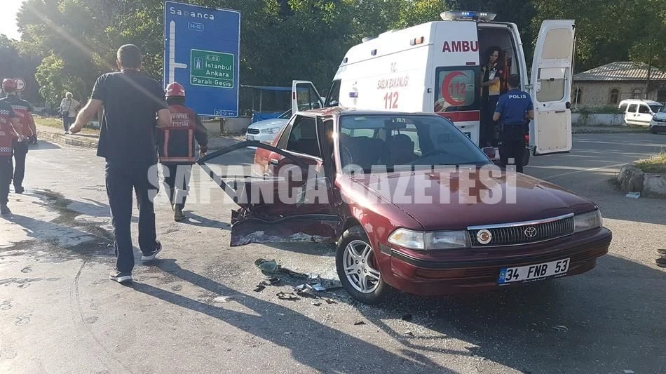 Sapanca'da Trafik Kazası: 2 Yaralı
