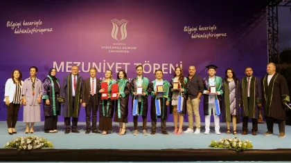 Sapanca Meslek Yüksekokulu Mezuniyeti Coşkuyla Kutladı