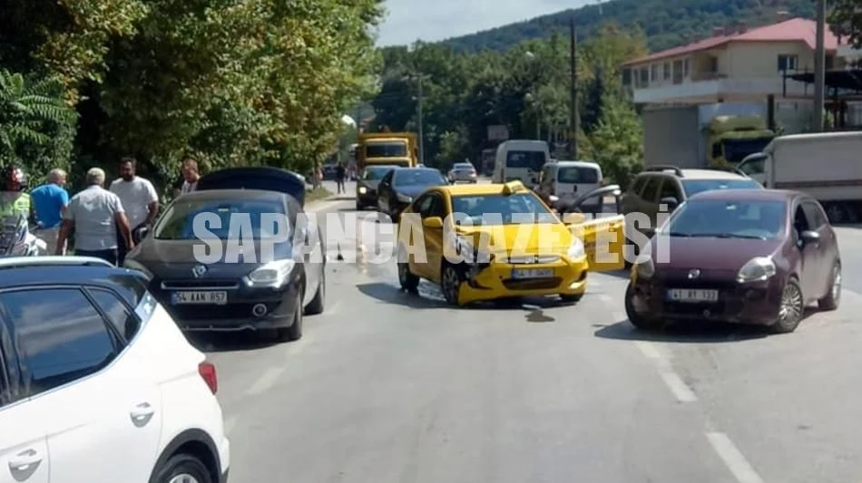 Sapanca'da Meydana Gelen Trafik Kazasında 1 Kişi Yaralandı