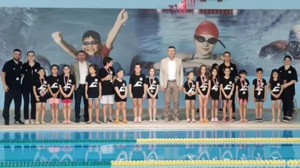Sapanca'da Yüzme Yarışması Düzenlendi