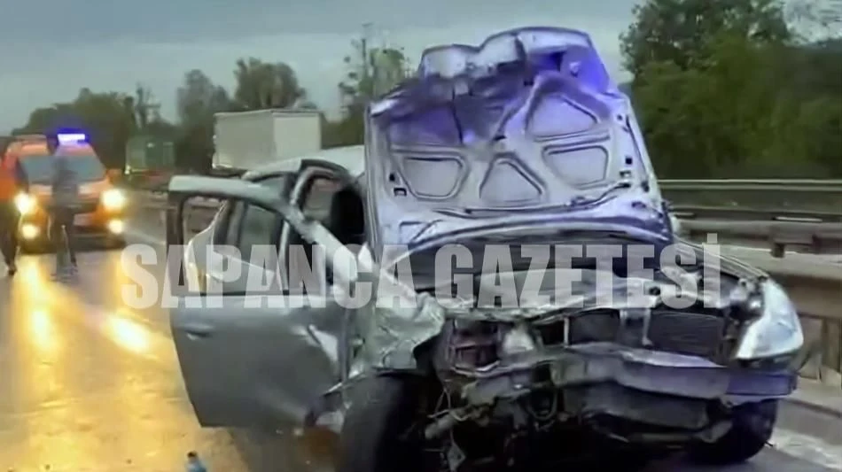 Tır ile Çarpışan Otomobildeki 2 Kişi Yaralandı