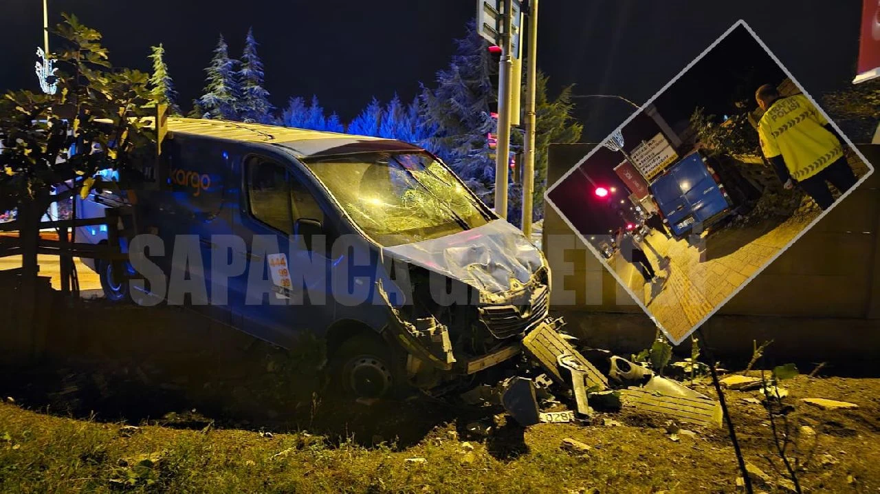 Yoldan Çıkan Kargo Aracı Bahçe Duvarına Çarptı