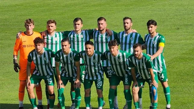 Sapanca Gençlikspor Gün Yüzü Görmüyor!