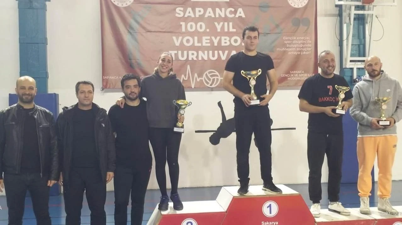 Voleybol Turnuvasında Şampiyon Dostlar Takımı Oldu