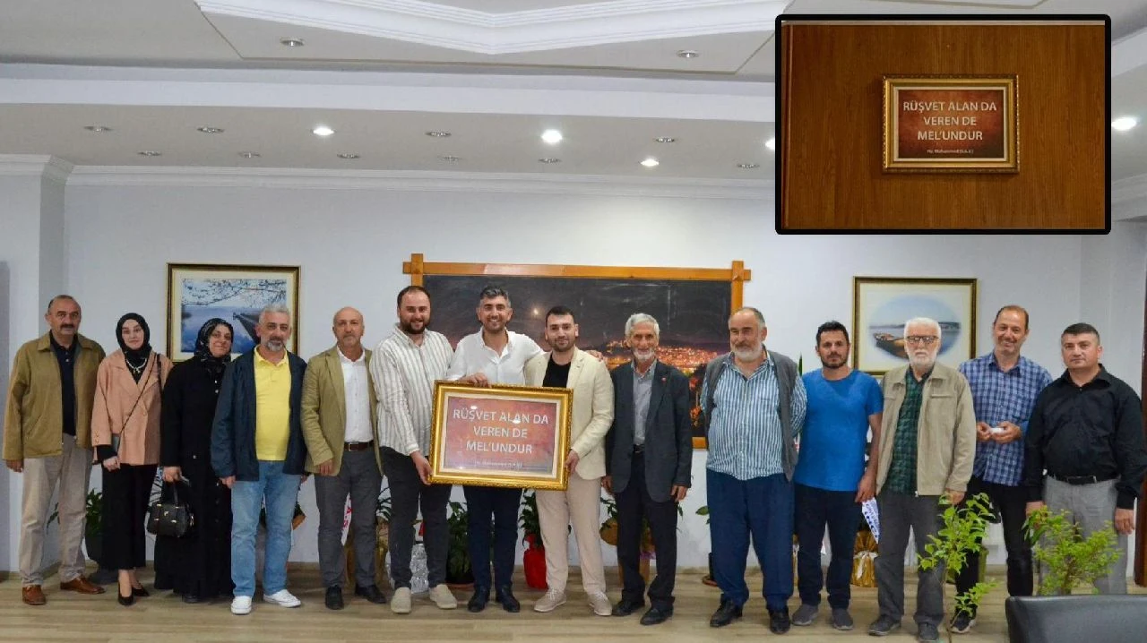 Sapanca Belediyesi'ne "Rüşvet Alan da Veren de Mel'undur'' Tabelası