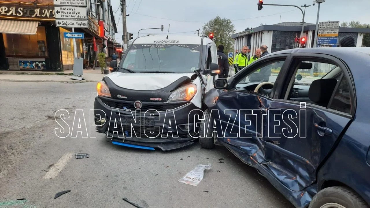 Sapanca'da Trafik Kazası: 2 Kişi Yaralı