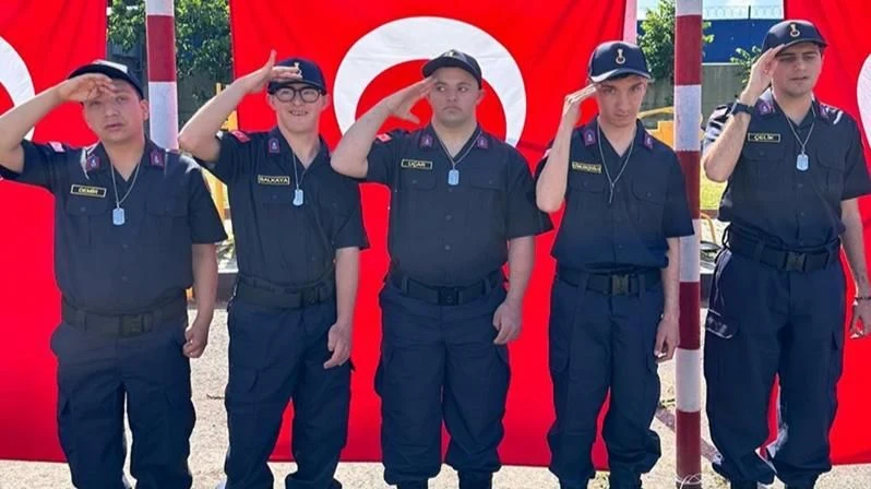 Bir Günlüğüne Çakı gibi Asker Oldular