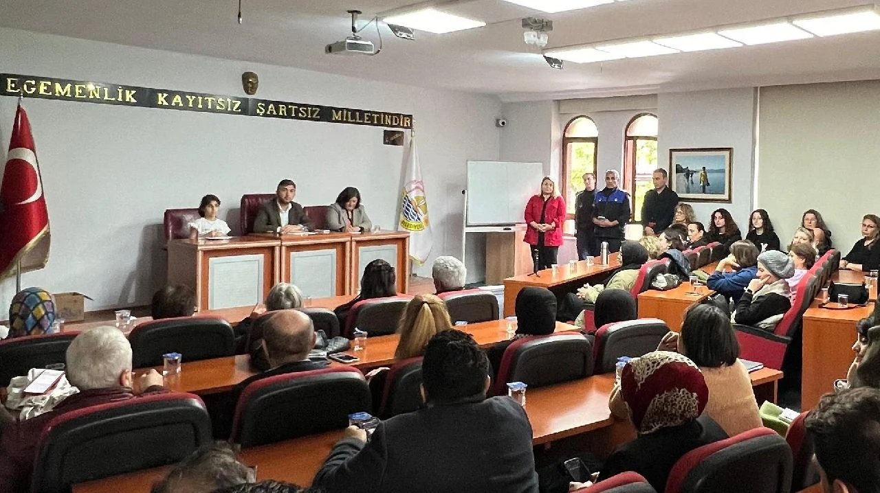 İlk Halk Toplantısının Konusu: "Patili Dostlar"