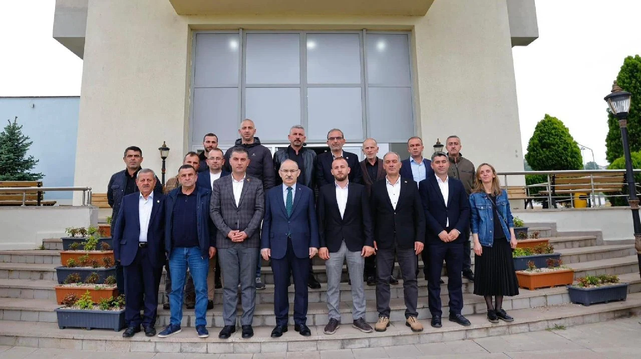 Sapanca Muhtarlar Derneği'nden Vali Karadeniz'e Ziyaret