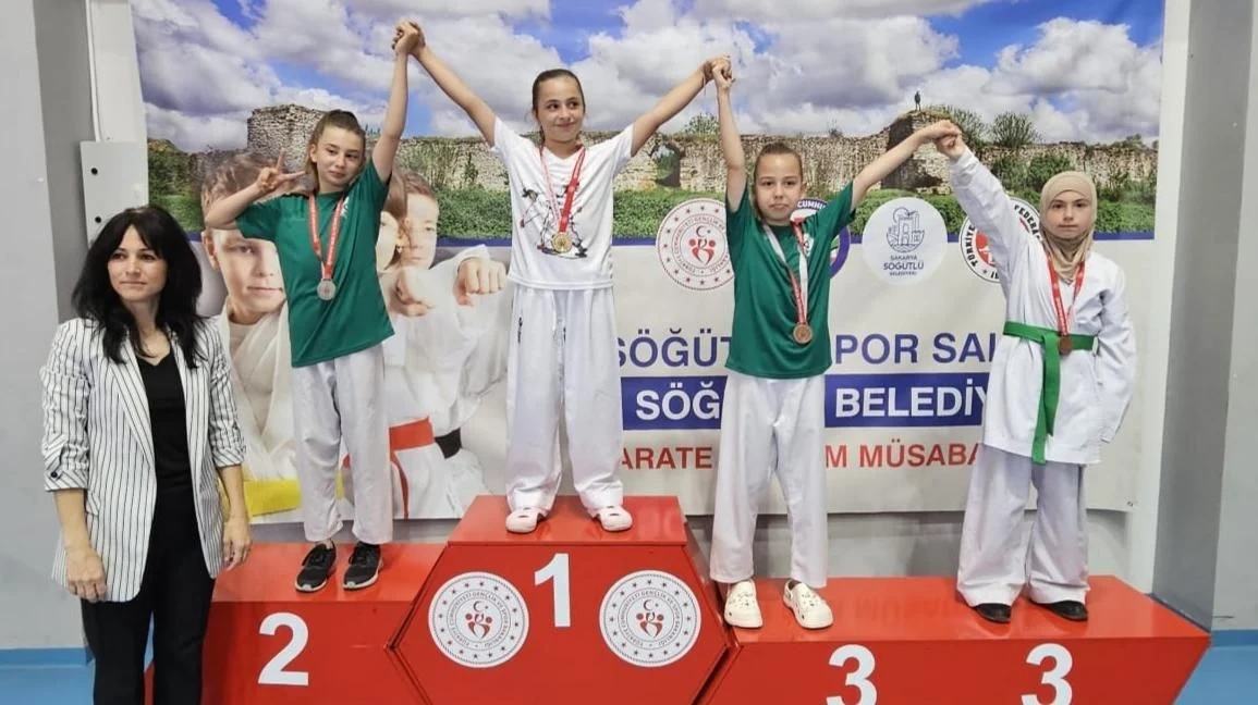 Sapanca Ayyıldız Spor Kulübü Karate Takımı Esti Gürledi