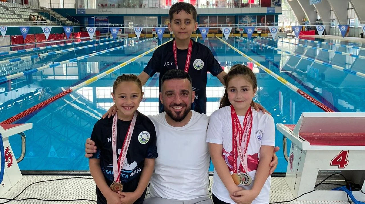 Sapancalı Minikler Madalyaya Kulaç Attı
