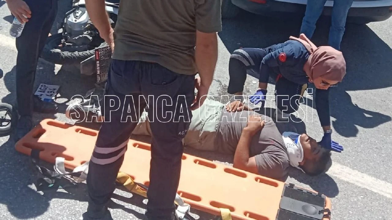 Sapanca'da Motosiklet ile Otomobil Çarpıştı: 1 Yaralı