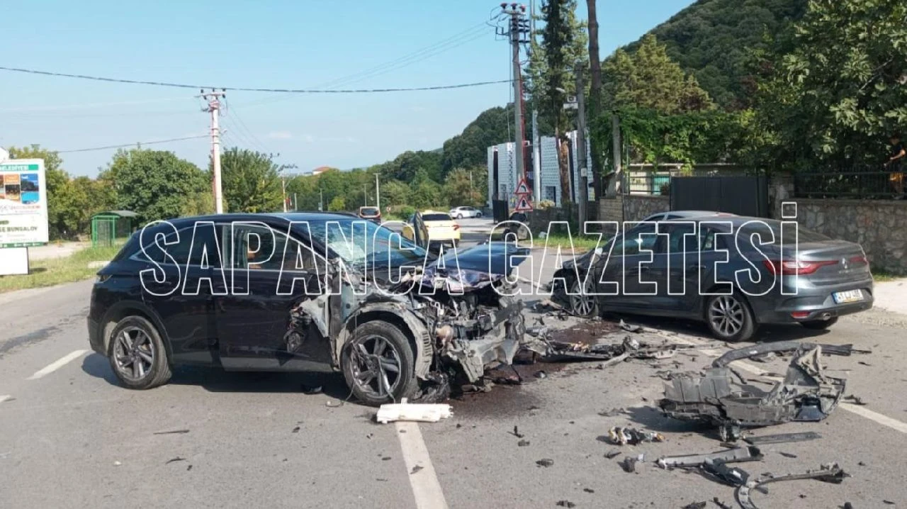 Sapanca'da Trafik Kazası: 3 Yaralı