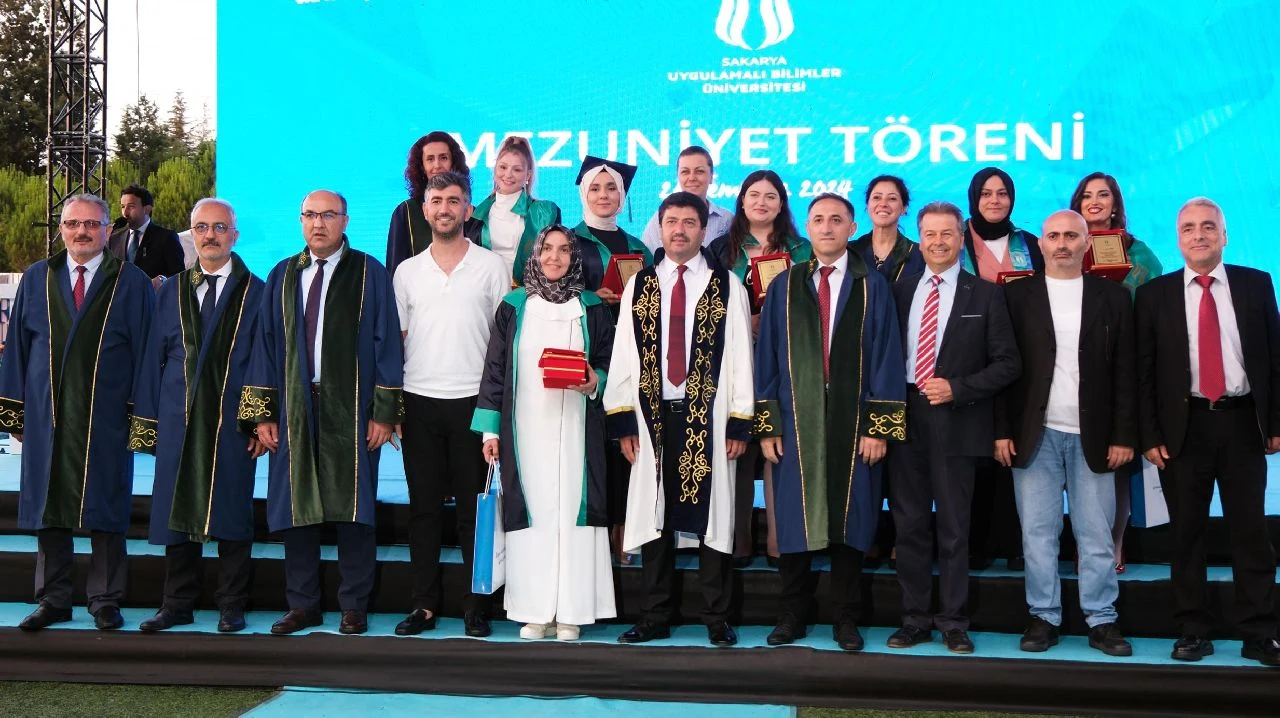 Sapanca Meslek Yüksekokulu'nda Mezuniyet Töreni Düzenlendi
