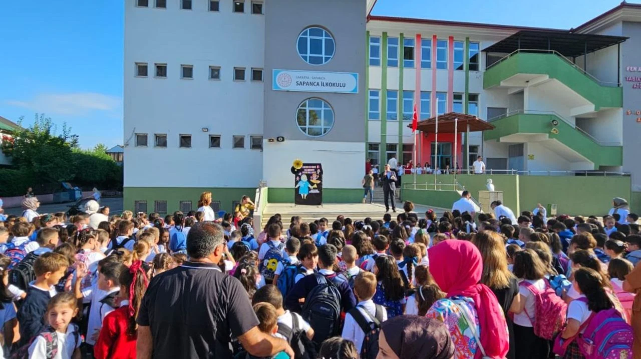 Sapanca İlçesinde 6 Bin 500 Öğrenci Ders Başı Yaptı