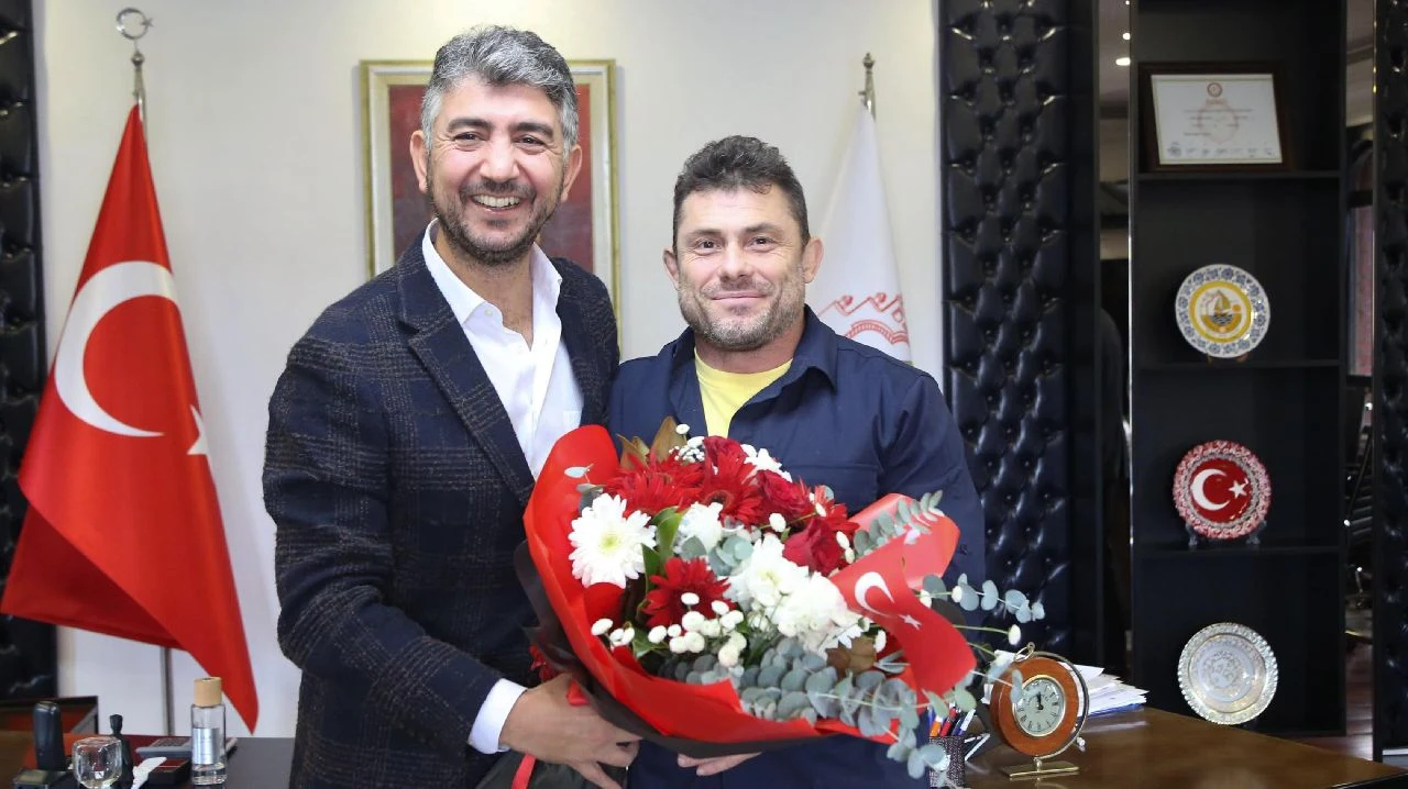 Başkan Şahin, Milli Sporcu Memioğlu'nu Makamında Ağırladı