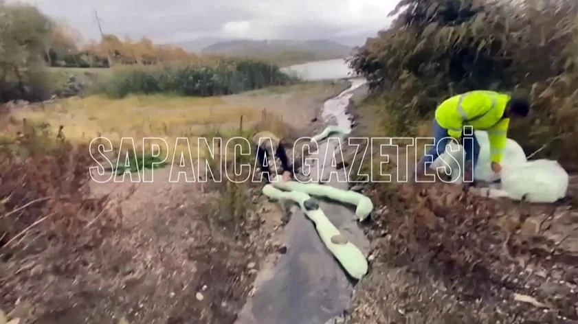 Sapanca Gölü'ne Akan Akaryakıt için Ekipler Seferber Oldu