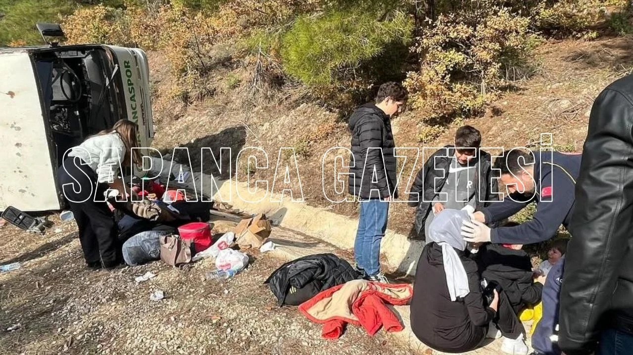 Öğrencileri Taşıyan Midibüs Devrildi: 23 Yaralı